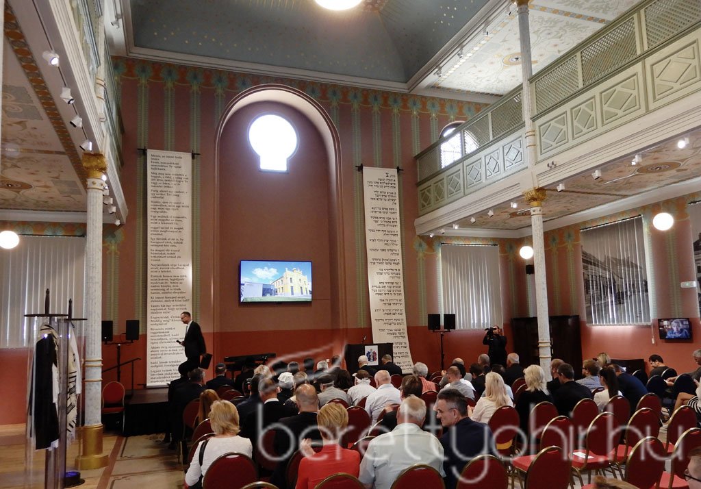 Átadták a felújított zsinagógát 69